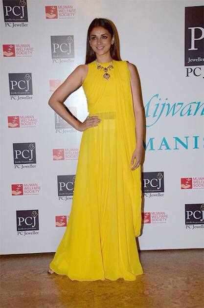 My summer sunshine yellow drape outfit on the very beautiful@aditiraohydari Twitter@ManishMalhotra1