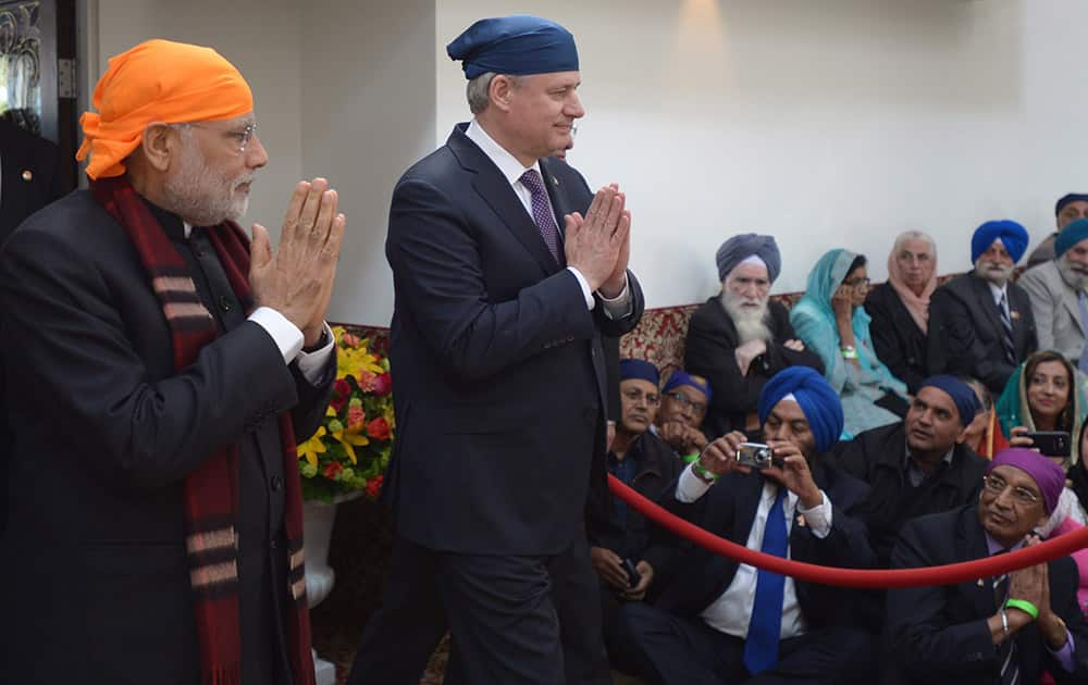 PM Narendra Modi and Canadian Prime Minister Stephen Harper arrive at the Gurdwara Khalsa Diwan in Vancouver, British Columbia, 