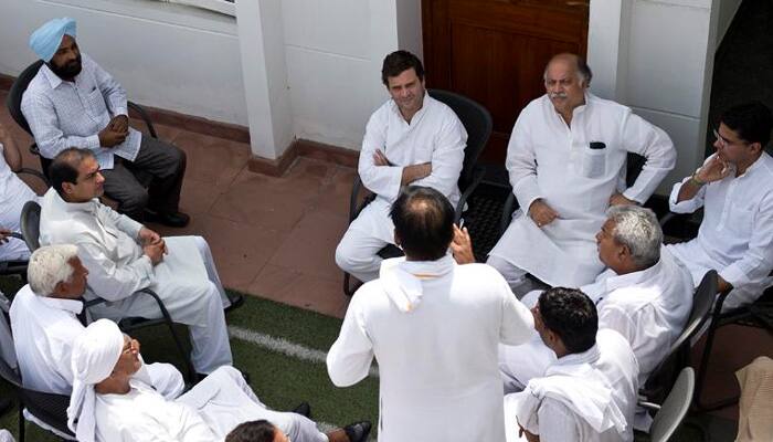 Rahul Gandhi meets farmers&#039; delegation, discusses Land Bill