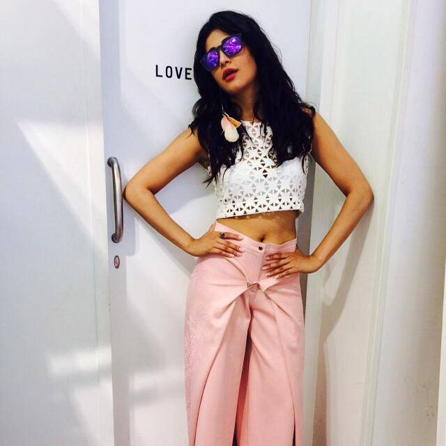 shruti haasan :- Promoting @TheGabbarIsBack;  @shrutihaasan wears rimple_rnh crop top and pants by @tanieyakhanuja -twitter