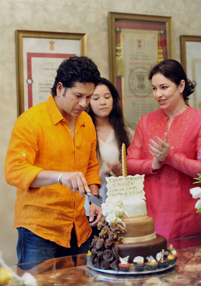 Sachin Tendulkar Celebrated his Birthday with his Family in Mumbai.