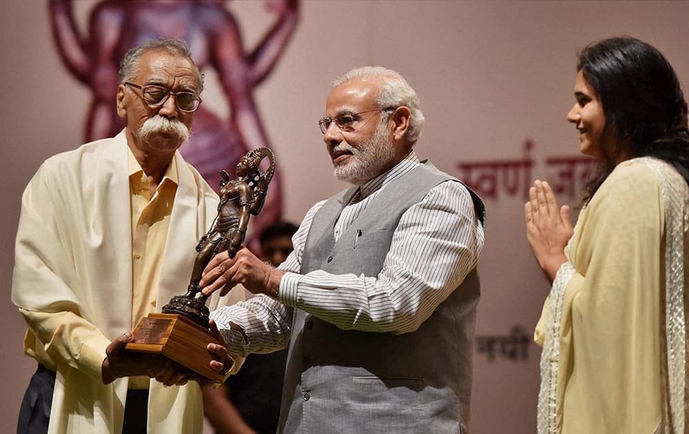 Prime Minister Narendra Modi presents Golden Jubilee Jnanpith Award to Bhalchandra Nemade at Balyogi auditorium at Parliament House in New Delhi.