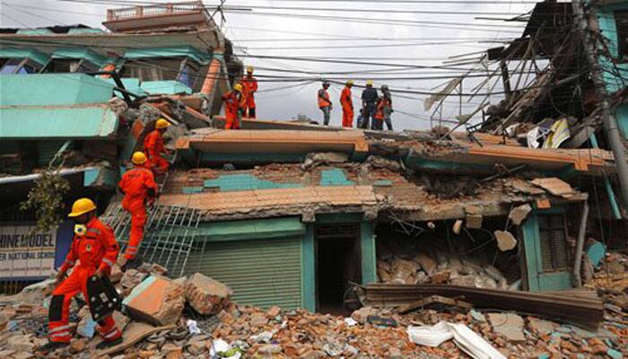 Nepal earthquake: Bad weather hampers rescue, over 2500 dead