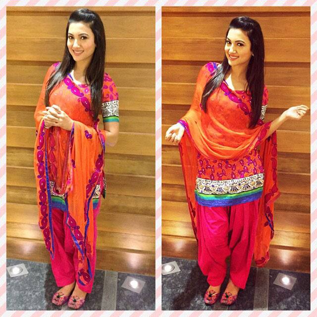 gauahar khan :- #promotions ..chose to wear smthng tat was given to me wid a lot of love.. Thank u @amani_rangi.. #punjabikudi look... -instagram