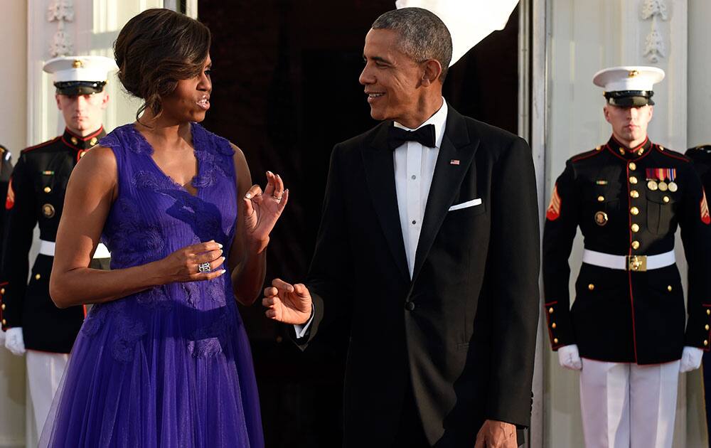 President Barack Obama and first lady Michelle Obama welcome wait for the arrival of Japanese Prime Minister Shinzo Abe and his wile Akie Abe at the North Portico of the White House in Washington for a State Dinner.