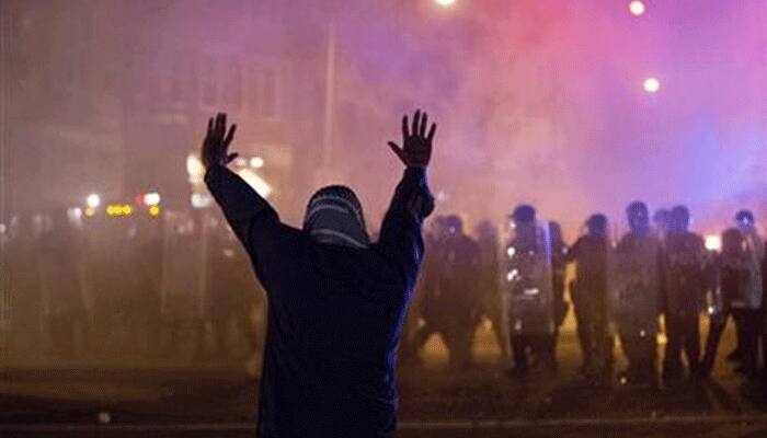 Baltimore unrest over Freddie Gray&#039;s custody death quelled as police enforce curfew