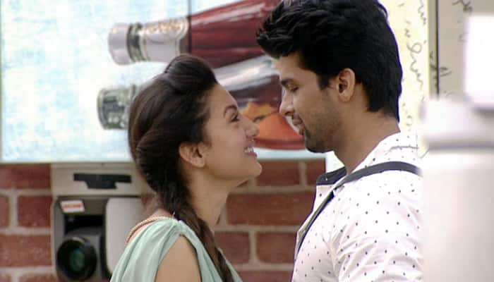 Angry Kushal Tandon hits out at fans for ex-flame Gauahar tweets!