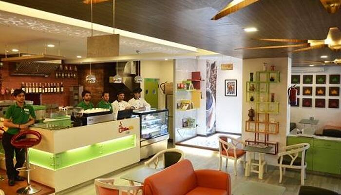 Denied Franchise By Barista Kashmiri Youth S Cafe Rocks Srinagar In A Year News Zee News