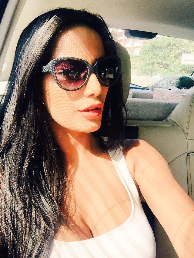 Tweethearts..Will Tweet some more Pix for You!! As am enjoying the Traffic Selfies..;) - twitter@iPoonampandey