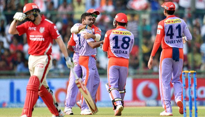 IPL 2015: Brilliant comeback by Zaheer Khan as DD thrash KXIP by 9 wickets