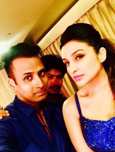 Parineeti Chopra ‏:- With Vardu and Pomps!! #delhi #PostShowSelfie :) pompyhans @vardannayak -instagram