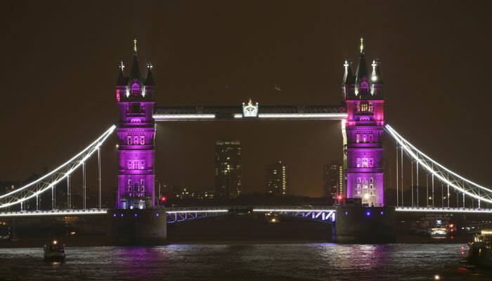 Royal Baby: Britain turns pink to mark princess&#039; birth