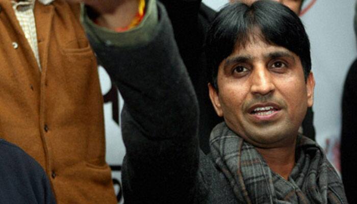 Kumar Vishwas fails to appear before women&#039;s panel; DCW chief says AAP a party of traitors