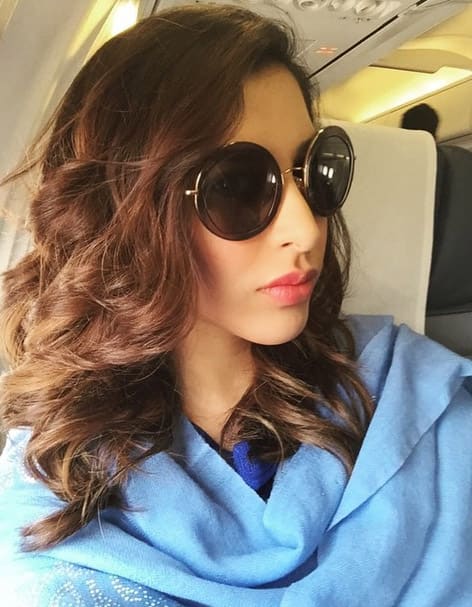 Pouty Mornings #UpInTheAir #Selfie #sunlight #travelstyle #style - Instagram@sophiechoudry