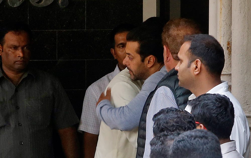 Salman Khan hugs Maharashtra Navanirman Sena chief Raj Thackeray who called on him at his residence in Mumbai.