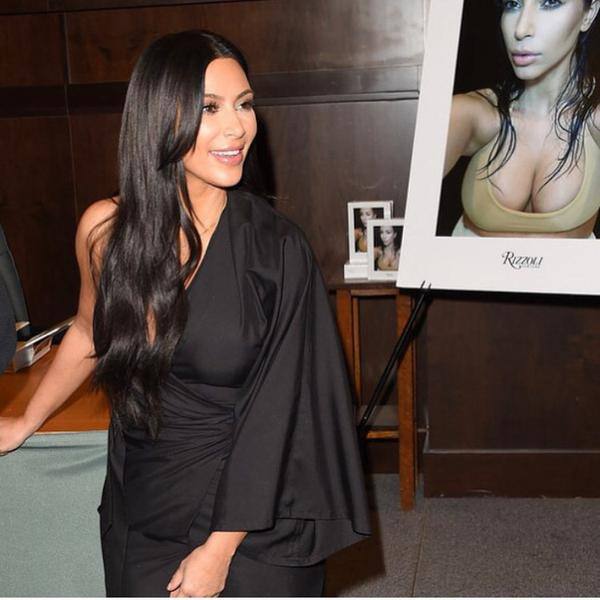 Thanks to everyone who came out to support my LA book signing of Selfish!  Twitter@KimKardashian