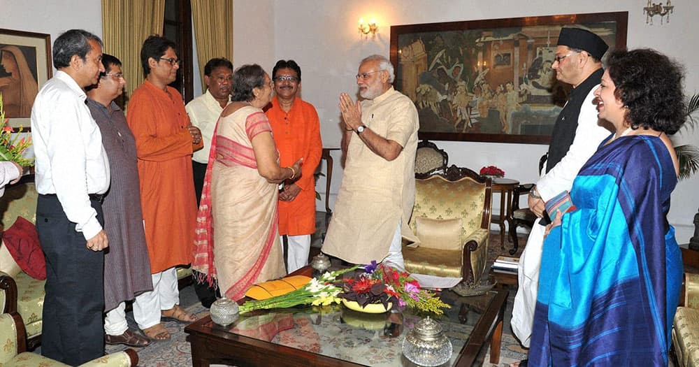 Prime Minister Narendra Modi meeting with Subhash Chandra Bose grandnephews, Chandra Bose and Somnath Bose and their family members.