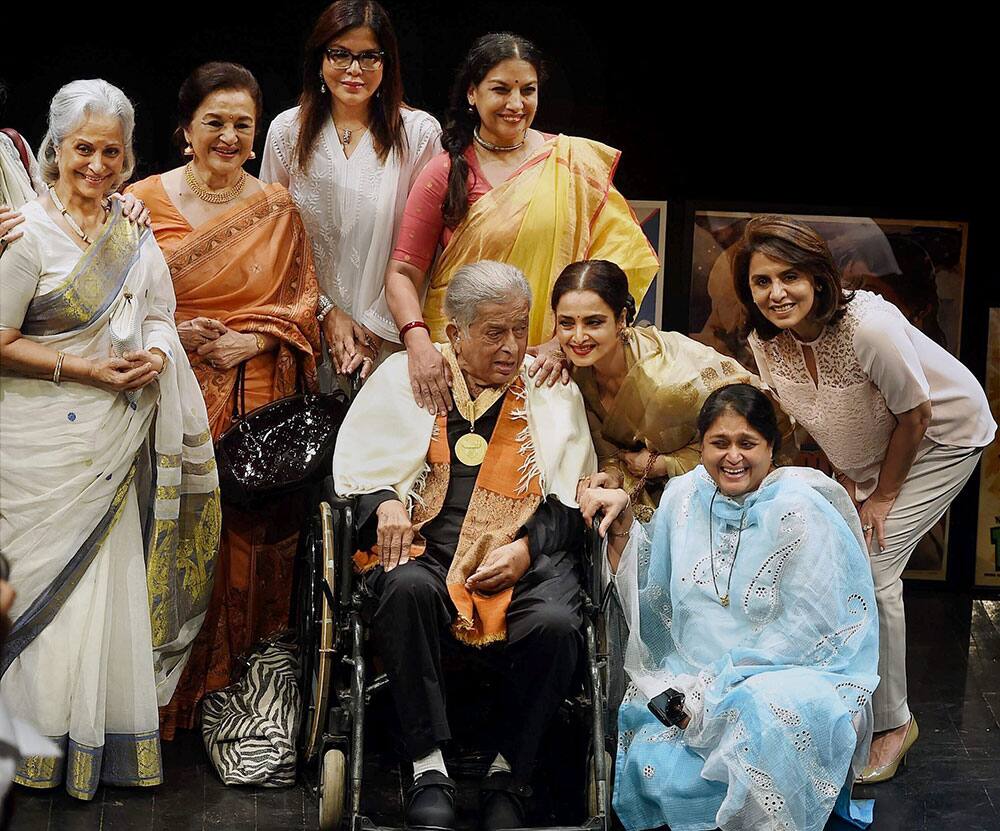 Legendary actor Shashi Kapoor poses with actress Rekha, Shabana Aazmi, Supriya Pathak, Zeenat Aman, Asha Parekh and Wahida Rehman, after receiving the Dadasaheb Phalke Award in Mumbai.