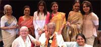 Shashi Kapoor awarded Dada Saheb Phalke Award by Arun Jaitley at Mumbai&#039;s Prithvi Theatre