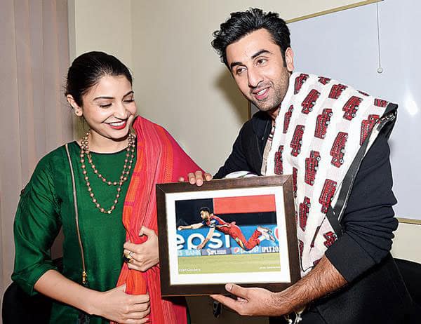 Ranbir Kapoor :- More photos of Ranbir Kapoor and Anushka Sharma promoting #BombayVelvet in Kolkata -twitter