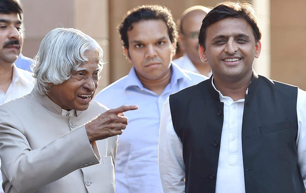 Former President APJ Abdul Kalam with Uttar Pradesh Chief Minister Akhilesh Yadav at his residence in Lucknow.