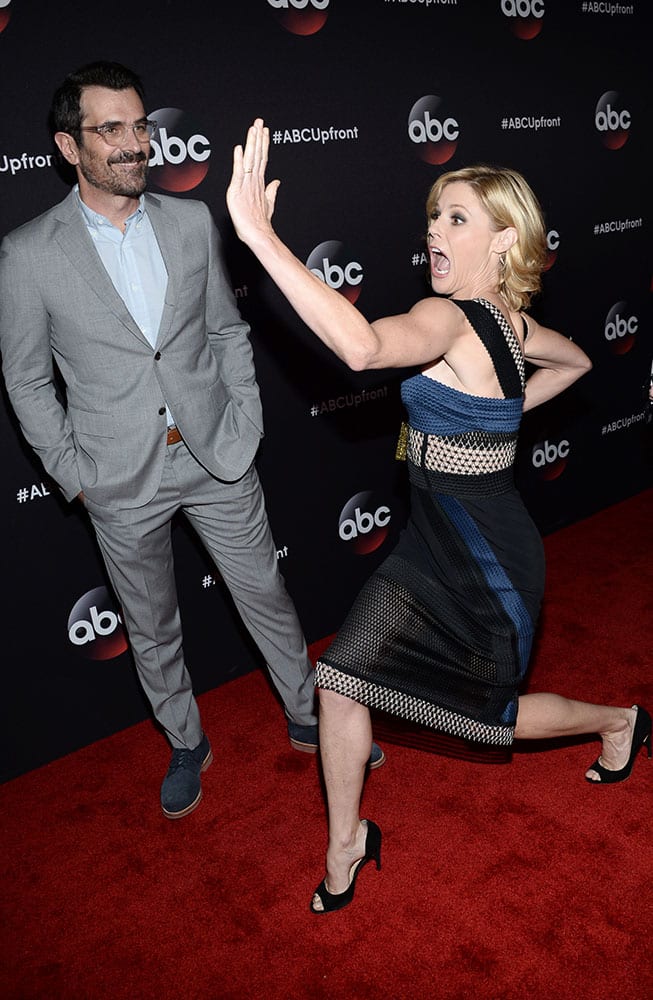 Ty Burrell, left, and Julie Bowen arrive at the ABC Network 2015 Programming Upfront at Avery Fisher Hall in New York.