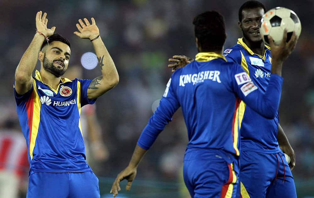 VIRAT KOHLI CAPTAIN OF THE ROYAL CHALLENGERS BANGALORE SHARES A LIGHT MOMENT WITH DAREN SAMMY OF THE ROYAL CHALLENGERS BANGALORE BEFORE THEIR IPL 8 MATCH IN MOHALI.