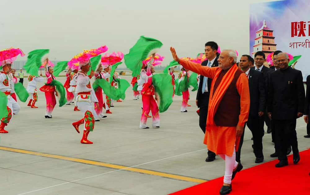 Chinese traditional dancers welcoming PM at Xi’an Xiangyang International Airport, through various performances. -twitter