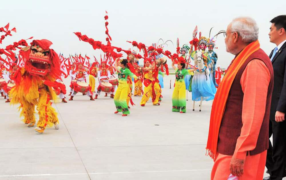 Chinese traditional dancers welcoming PM at Xi’an Xiangyang International Airport, through various performances. -twitter