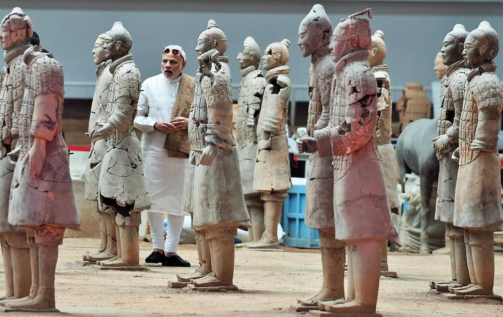 PM Shri @narendramodi observing the terracotta figurines at Terracotta Warriors Museum in Xi'an, Shaanxi, China. Twitter@PIB_India