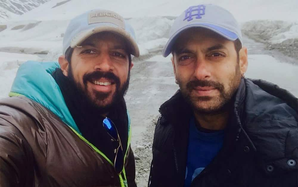 Minus 2 degrees... 11700 ft above sea level.. Zoji La pass.. Kashmir  #BajrangiBhaijaan. Pic Courtesy: Twitter@kabirkhankk