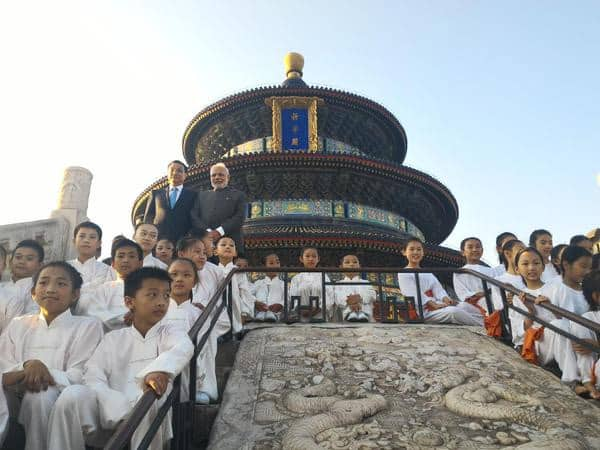 PM @narendramodi connecting with Yoga - Taichi students at Temple of Heaven - Twitter@MEAIndia