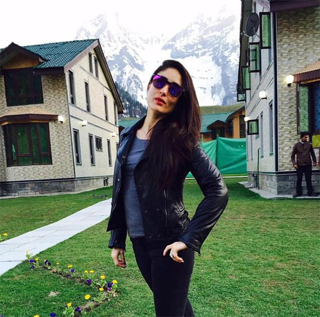 Kareena Kapoor in Kashmir for Bajrangi Baijaan. Pic Courtesy:Twitter