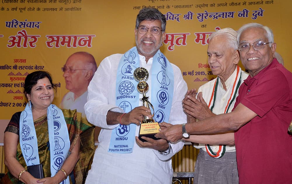 Nobel Peace Prize winner Kailash Satyarthi being felicitated by Gandhian SN Subba Rao during a programme in Bhopal.