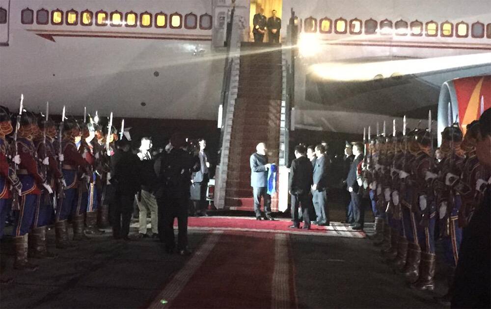 The first ever visit by Prime Minister to Mongolia has begun. PM @narendramodi being welcomed at airport. Twitter@PMOIndia