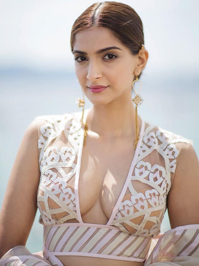 ACTRESS SONAM KAPOOR POSES FOR A PHOTOGRAPH DURING THE 68TH INTERNATIONAL FILM FESTIVAL, CANNES.