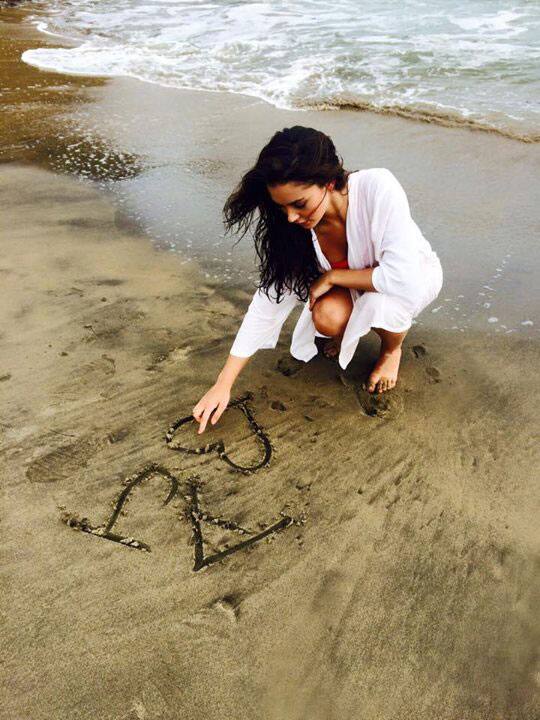 Amy Jackson :- Yesterday we were shooting at the beach for Singh is Bliing. I  Goa!! Never want to leave... -fb