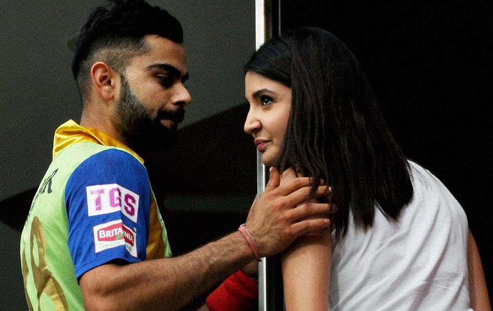 RCB Skipper Virat Kohli with his girlfriend Bollywood actor Anushka Sharma as IPL8 match between Royal Challengers Bangalore and Delhi Daredevils stopped due to rain in Bengaluru.