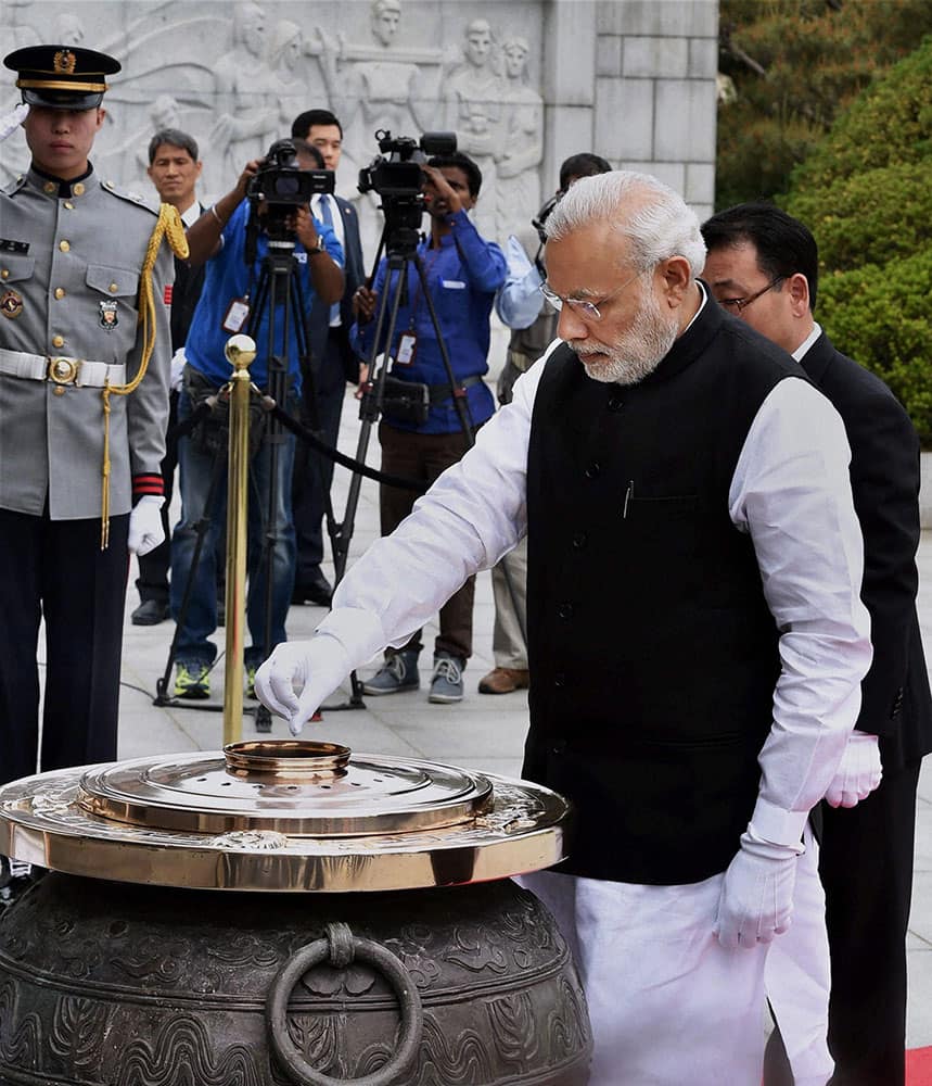 Prime Minister Narendra Modi laying wreath at the National Cemetery in Seoul, South Korea.