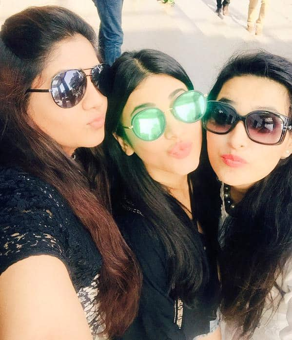 #Bangalore #Day out .... With #Shrutz and #Nats @shrutihaasan .... Lovely shades sure can't #copy it - Twitter‏@luckzsathya