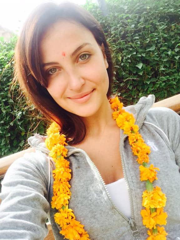 Elli Avram :- Relaxing in my Garden after having the yammiest Mutton lal maas :))))) #Jaipur -twitter