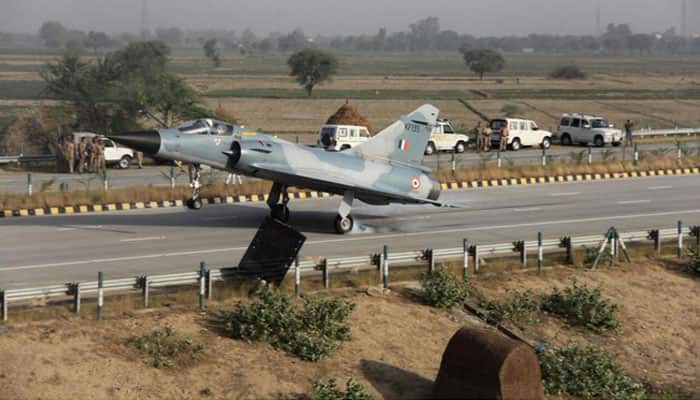 IAF jet lands on Yamuna expressway