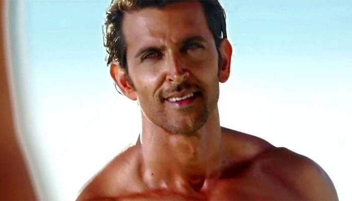 Hrithik Roshan&#039;s late reaction on &#039;the dress&#039; makes him troll on Twitter!