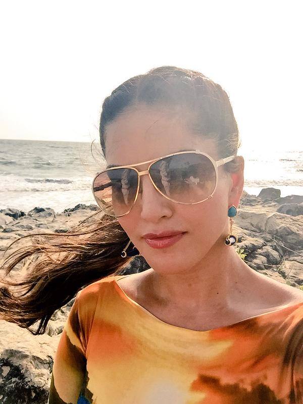 By the beach in Goa shooting for @MTVSplitsvilla season 8!! Craziness has taken over everyone! - Twitter@SunnyLeone