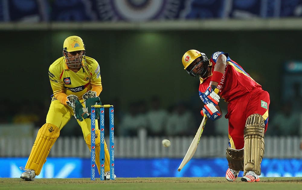 Sarfaraz Naushad Khan of Royal Challengers Bangalore plays a shot against Channai Super Kings during 2nd qualifier match of IPL 8 at Ranchi.