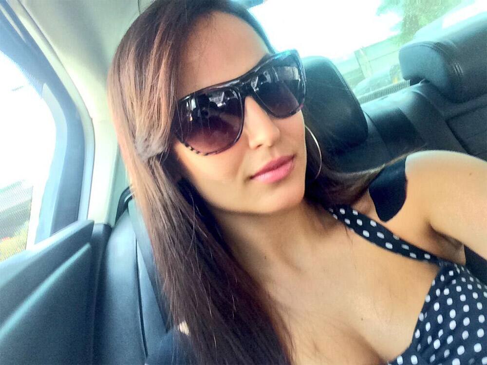 Reaching Vashi!! Yooo let's check out some cars #woopwoop. Pic Courtesy:Twitter@ElliAvram