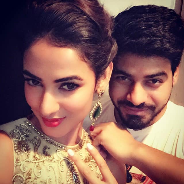 SONAL CHAUHAN :- Last night's hair n make up by this powerhouse of talent harryrajput64 Thank u Harry for always… -instagram