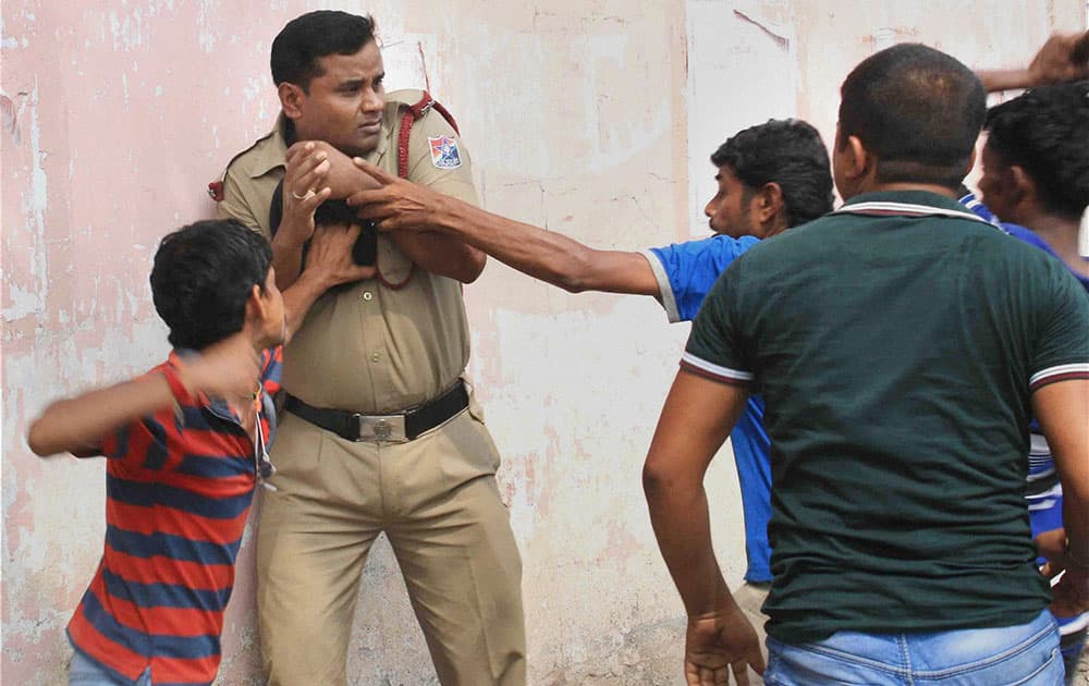 Railway hawkers attack a RPF jawan in a clash over their alleged torture by the RPF men, in Malda.