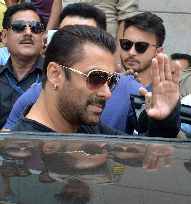 Bollywood actor Salman Khan waves to his fans before leaving from Mandi.