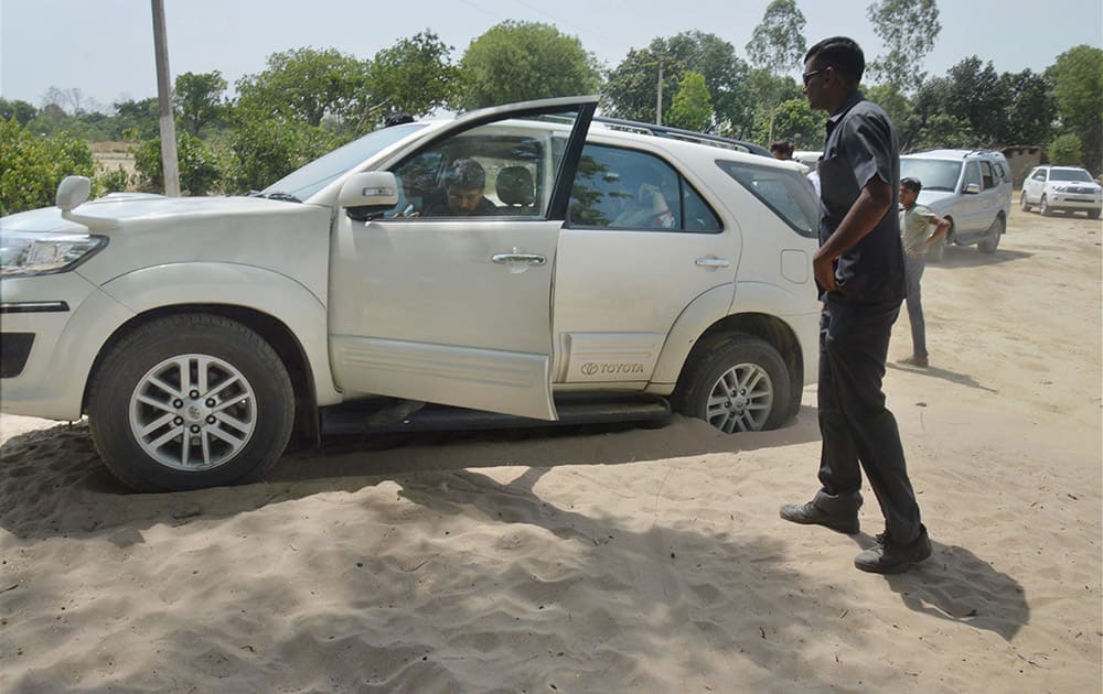 Priyanka Vadras vehicle stuck in a field during her visit to Raebareli in Uttar Pradesh.